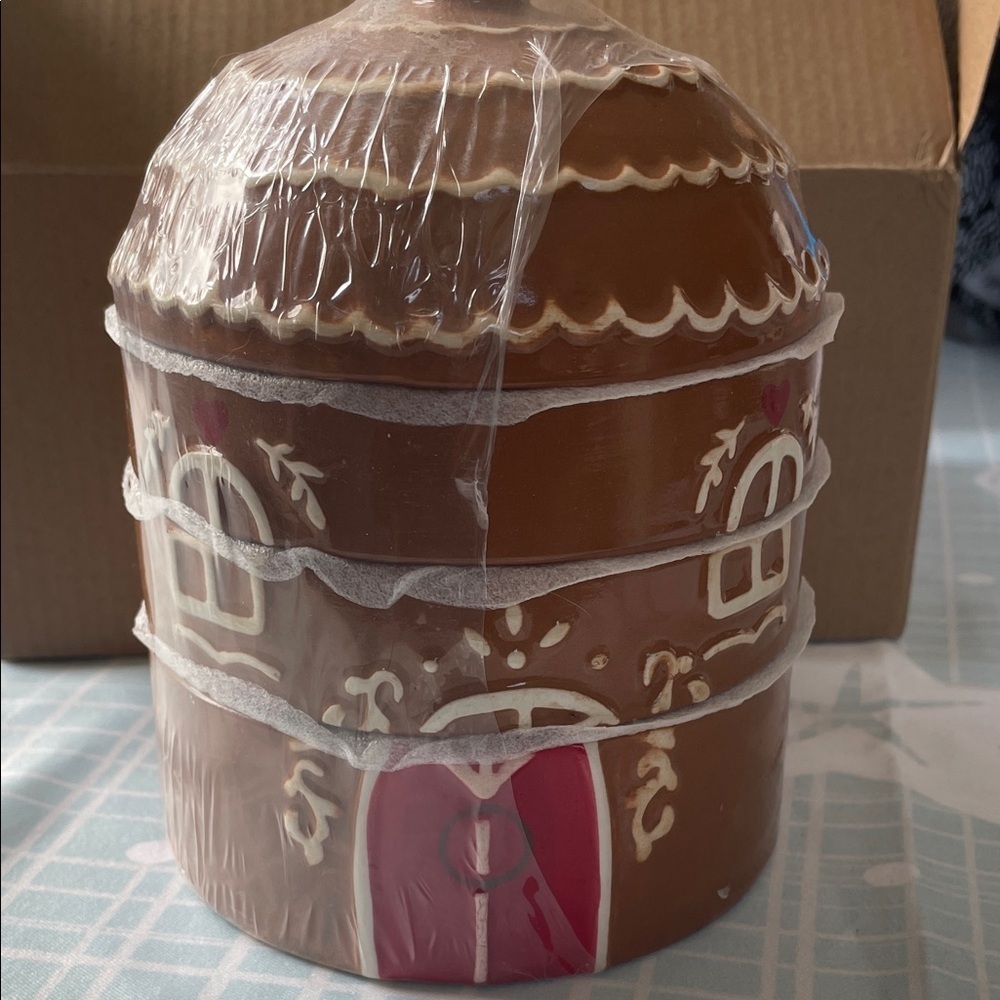 Gingerbread House measuring cups